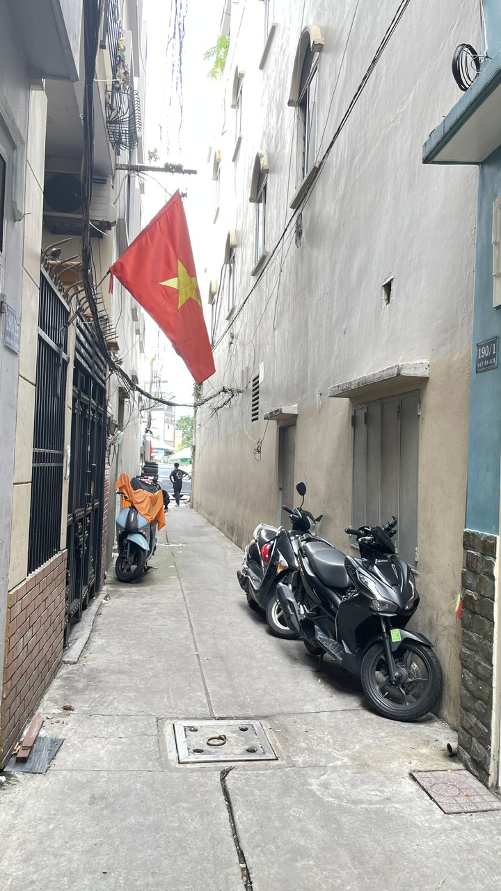 Cần bán nhà trên đường Hoàng Văn Thụ, P.4, Tân Bình, gần Lăng Cha Cả - 5 tầng BTCT - Đang cho thuê 15 triệu/tháng - Giá mới 6.8 tỷ