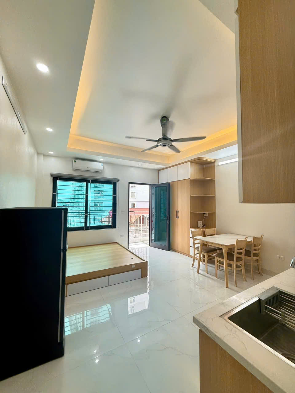 CHO THUÊ CĂN HỘ KHÉP KÍN 42M² – LẠC LONG QUÂN, TÂY HỒ