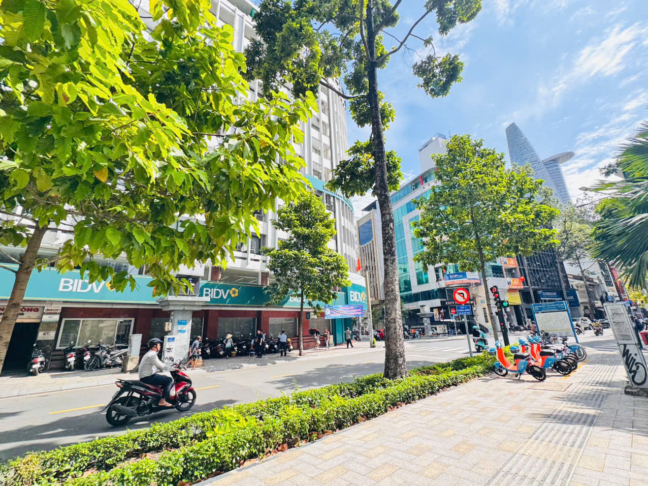 QUẬN 1: BÁN NHÀ 2 TẦNG MẶT TIỀN NGUYỄN CÔNG TRỨ, P.NGUYỄN THÁI BÌNH- DT 4,5M*22,5M VUÔNG ĐẸP- CUNG ĐƯỜNG THƯƠNG HIỆU NƠI TẬP TRUNG CÁC TRỤ SỞ NGÂN HÀNG LỚN- 0938676685 CHÍNH CHỦ GIÁ TỐT GIANG GIANG-3