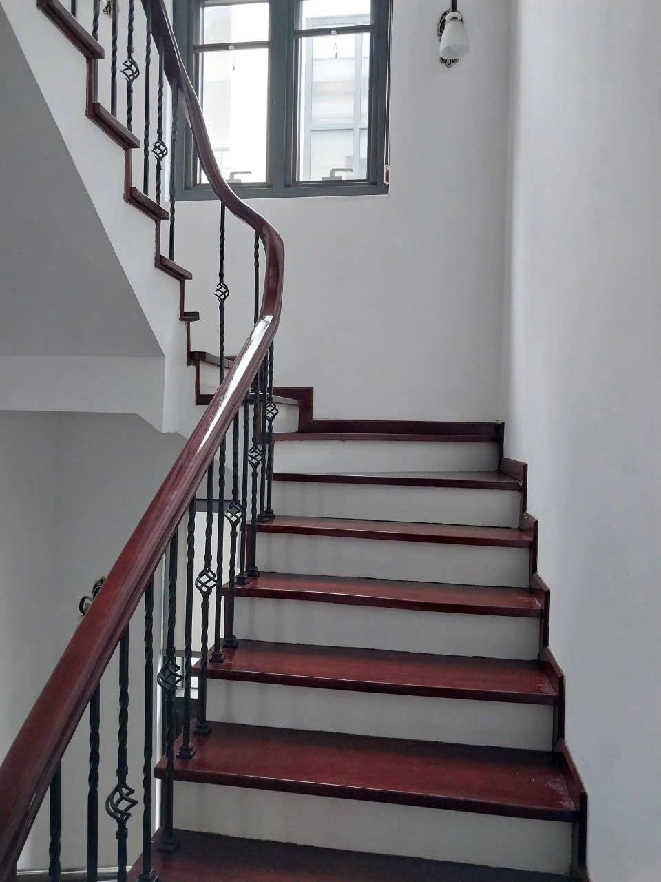 Cho thuê nhà, 100m2_ 4.5T; Hoàng Quốc Việt, Tô Hiệu, Nghĩa Tân -24 tr