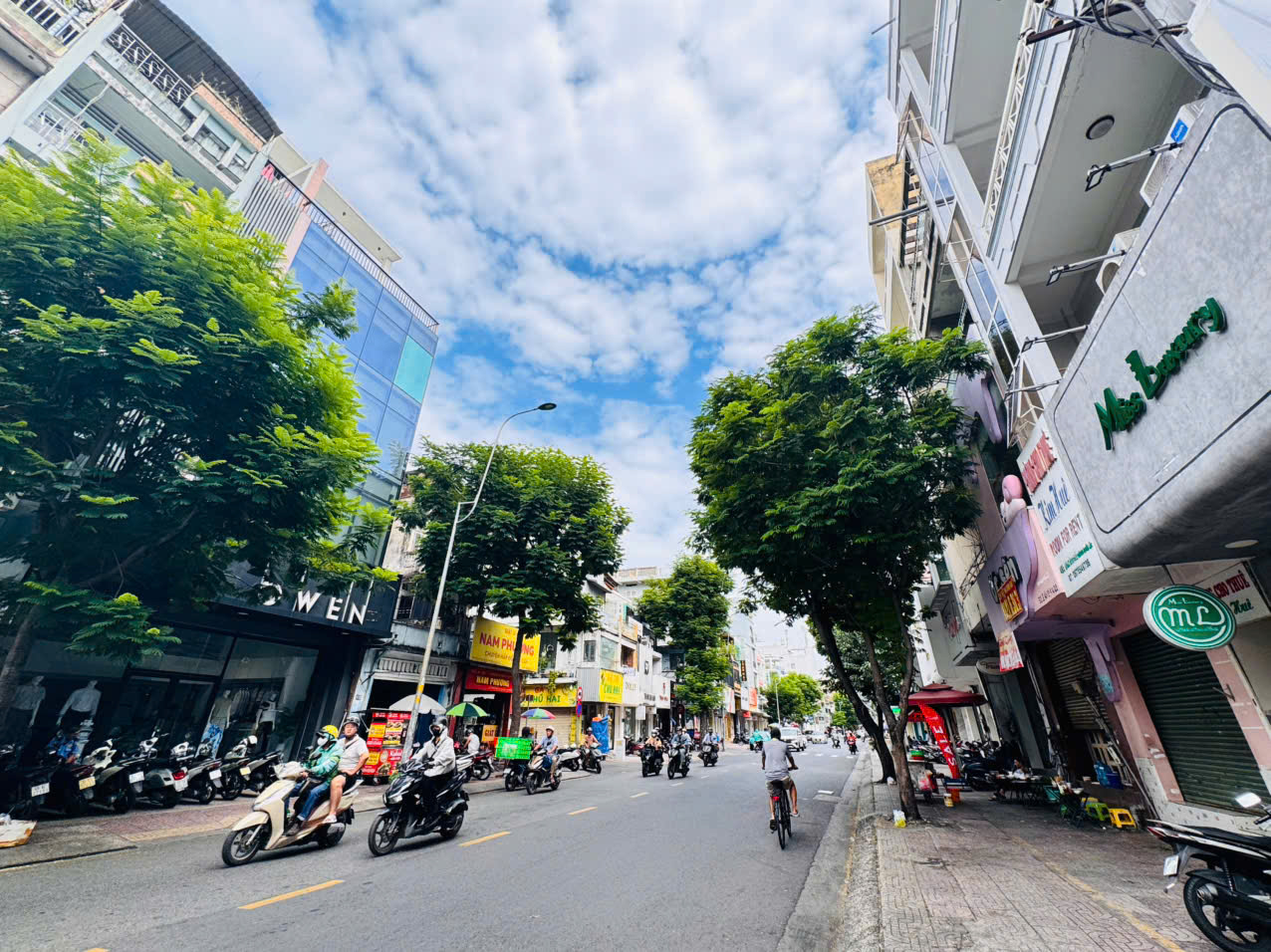 QUẬN 1: CHỦ XƯA NAY 0938676686 BÁN NHÀ 2 TẦNG MẶT TIỀN LÊ VĂN SỸ, P.NHIÊU LỘC- DT 4M*20M VUÔNG ĐẸP- PHỐ THỜI TRANG NHỘN NHỊP KHAI THÁC GIÁ TRỊ CAO