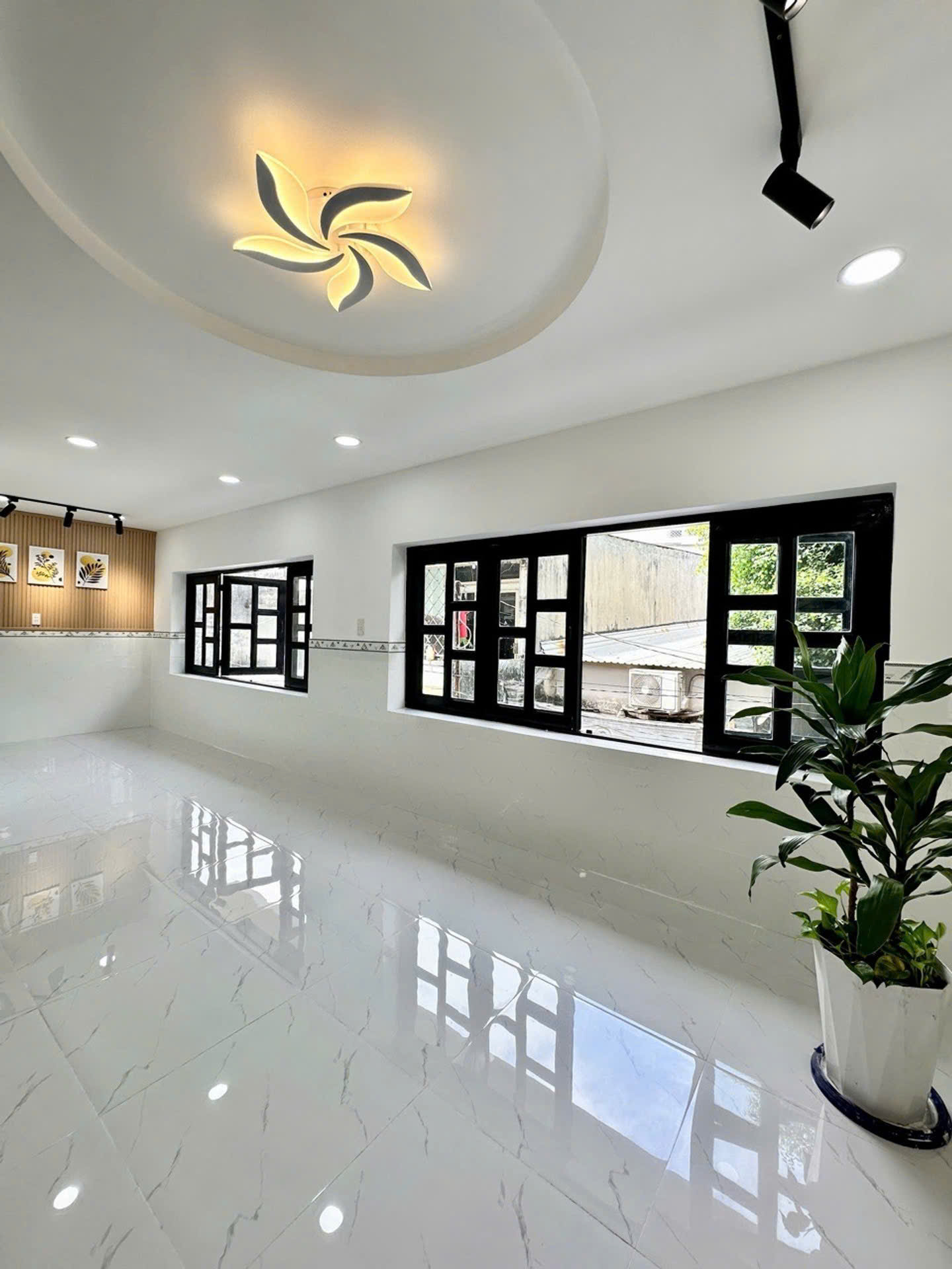 Nhà 3 Tầng mới đẹp - Ngang đẹp 8m sát mặt tiền Mã Lò - Đường Số 2 - Đường Số 4 HCM,BT