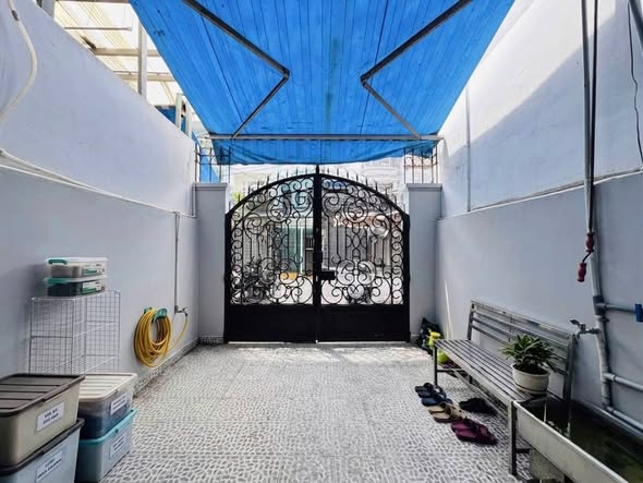 Nhà Cách Mạng Tháng Tám, 3 Lầu-Hẻm xe hơi - 4mx10m- giá chỉ 4 tỷ nhỉnh