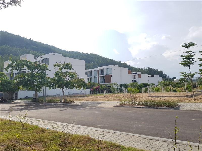 Dự án đã hoàn thiện cơ sở hạ tầng, khách hàng sẽ được bàn giao nền ngay để xây dựng