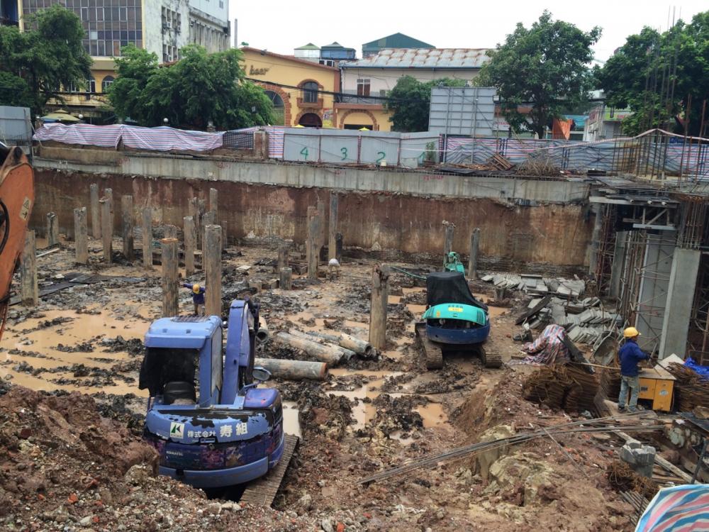 Dự án đang triển khai thi công sàn Cos 0.0 và cột phần thân