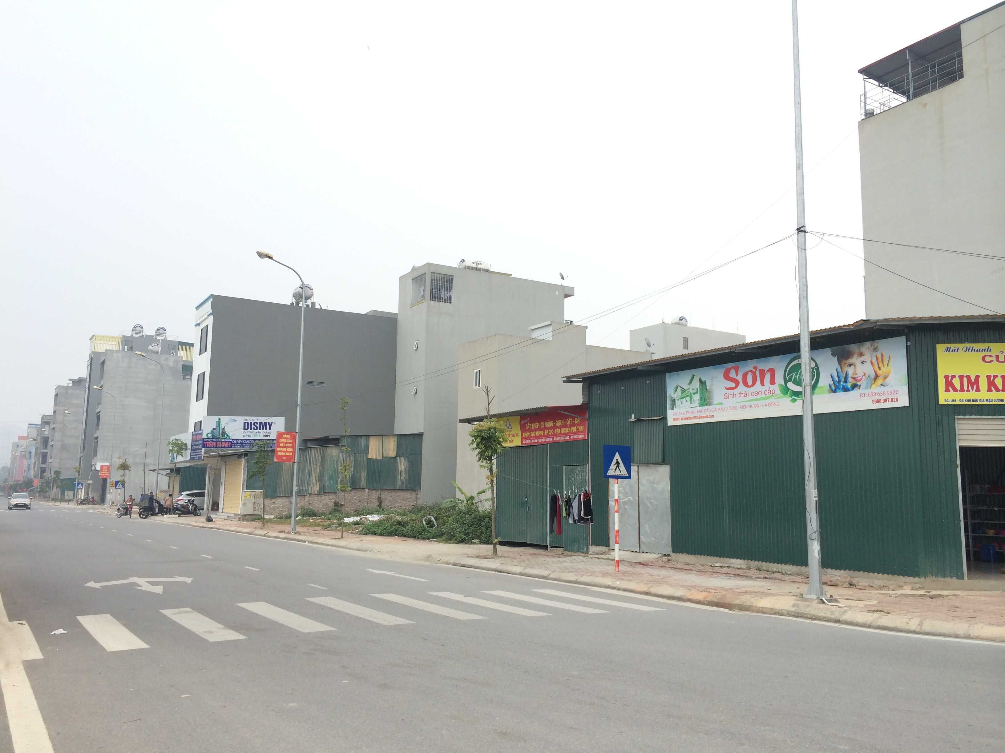 Dự án đã xây dựng một số khu liền kề và chung cư, còn lại đang san lấp mặt bằng chuẩn bị xây dựng