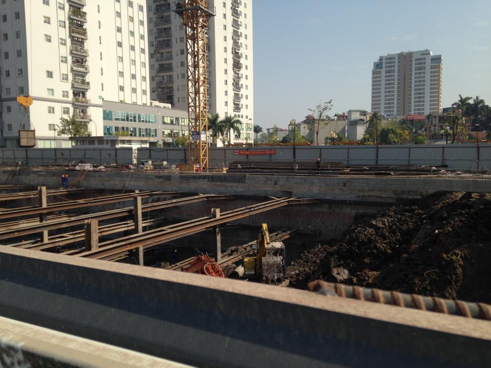 Tòa còn lại đang tiếp tục thi công móng, hầm