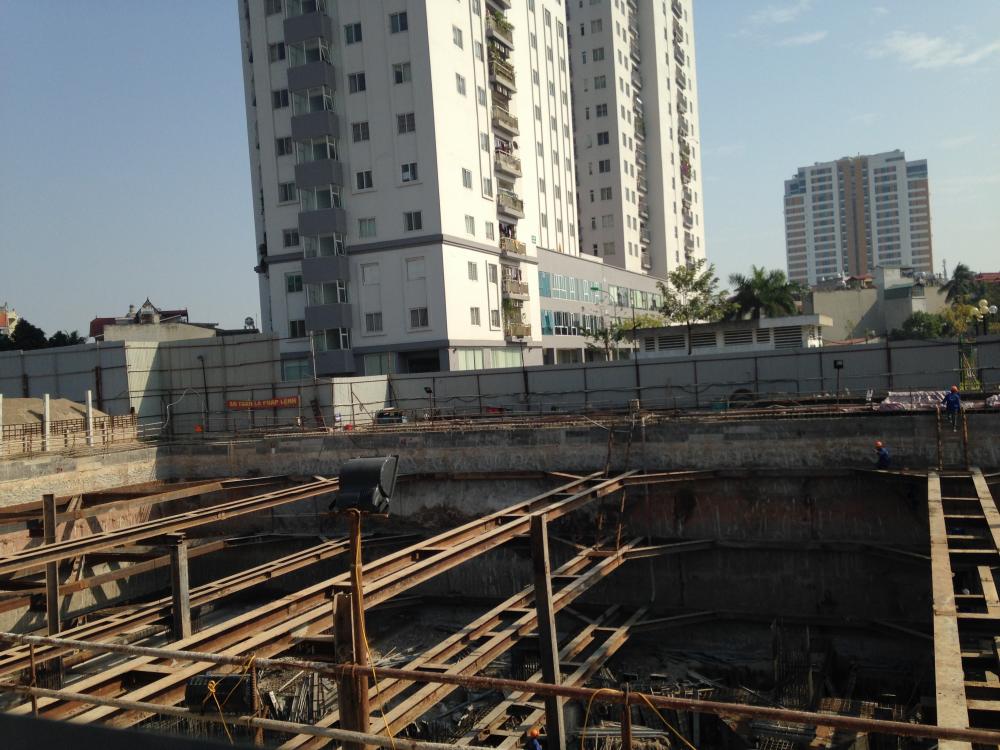 Tòa còn lại đang tiếp tục thi công móng, hầm