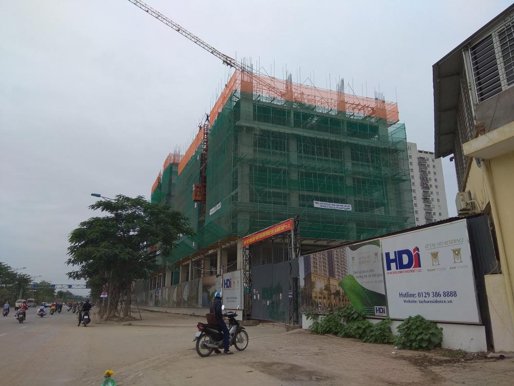 1 tòa đang thi công tới mặt sàn tầng 8, 1 tòa thi công tới mặt sàn tầng 11