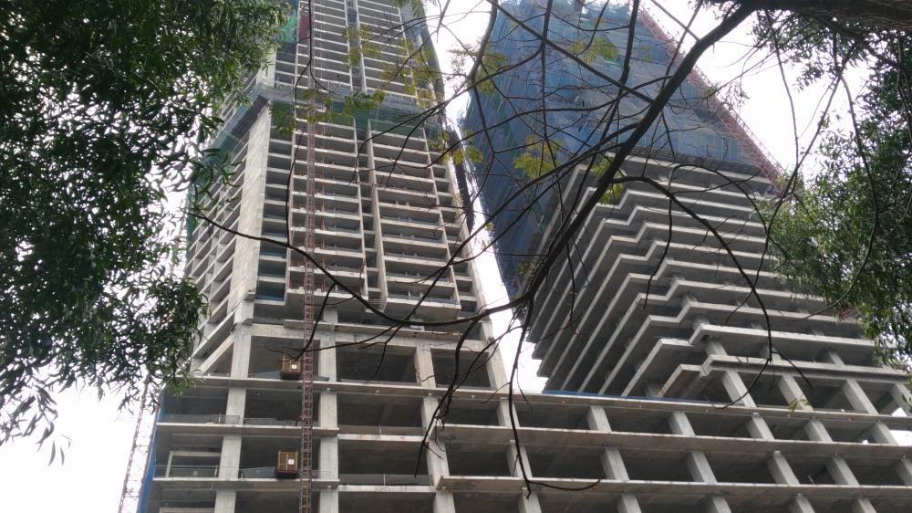 Dự án đang hoàn thiện thô những sàn cuối cùng, kết hợp triển khai thi công điện nước