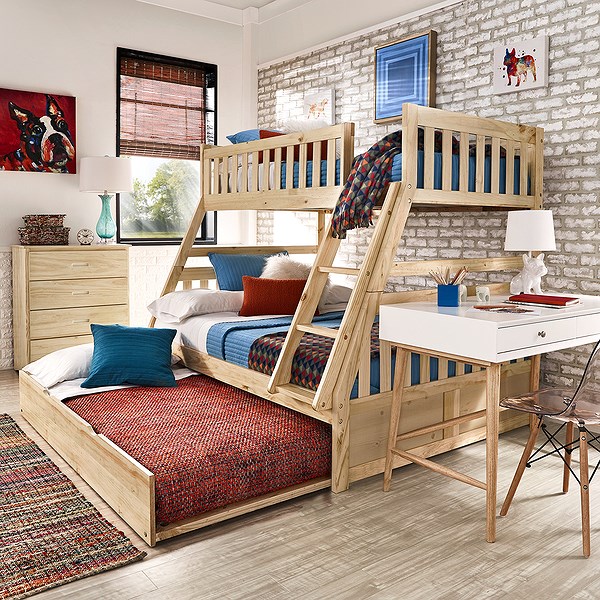 Mẫu giường đặc biệt này ẩn chứa bất ngờ thú vị dành cho bé: một chiếc giường thứ 3 được giấu dưới gầm. Những mẫu giường tầng cho trẻ em siêu đẹp và tiết kiệm diện tích